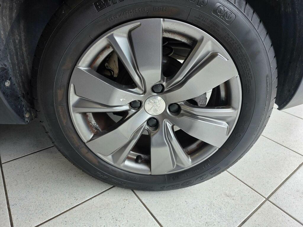 Peugeot 2008 2016 1.2 Pure Tech Grey #30