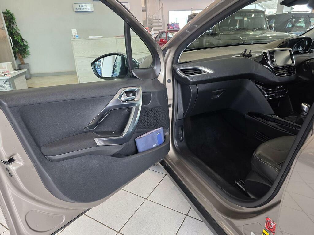 Peugeot 2008 2016 1.2 Pure Tech Grey #25