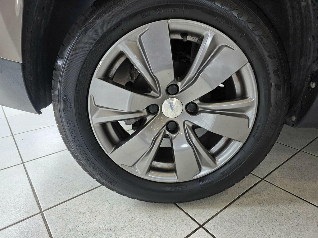 Peugeot 2008 2016 1.2 Pure Tech Grey #28