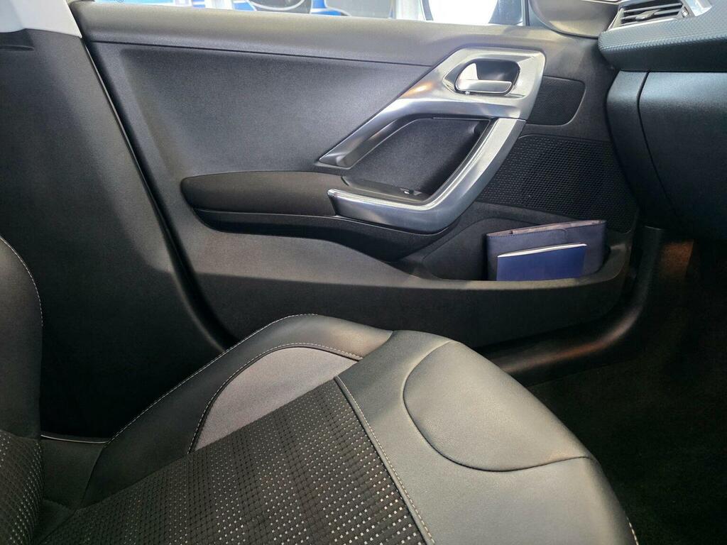 Peugeot 2008 2016 1.2 Pure Tech Grey #27