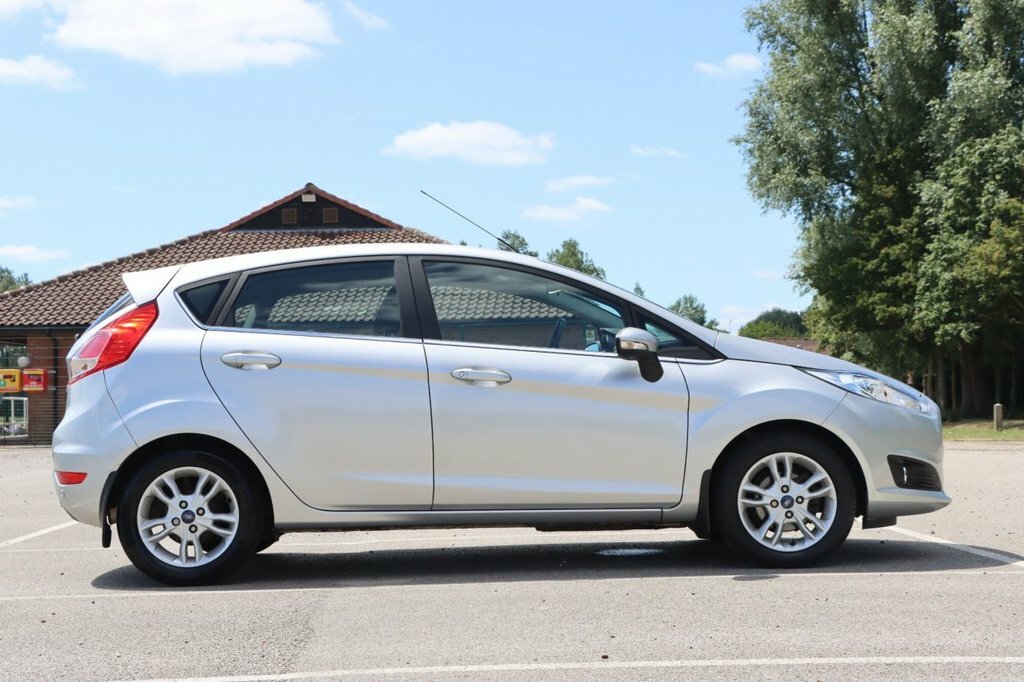 Ford Fiesta 1L Zetec Silver #4
