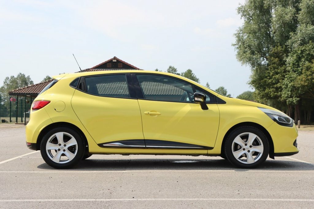 Renault Clio 1.2L Dynamique Medianav Yellow #4