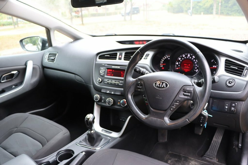 Kia Proceed Hatchback Silver #22