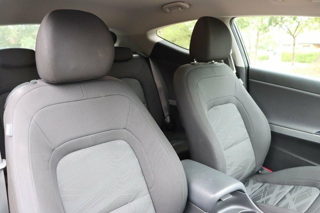 Kia Proceed Hatchback Silver #21