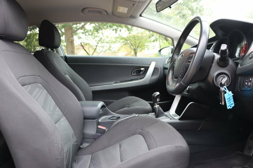Kia Proceed Hatchback Silver #20