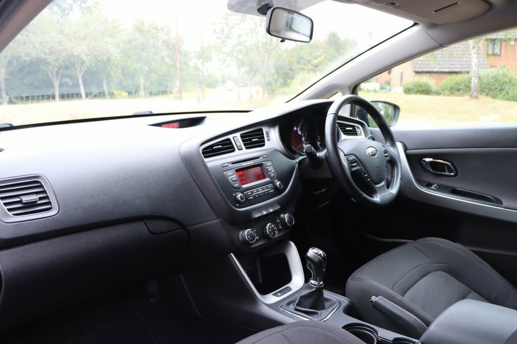 Kia Proceed Hatchback Silver #23