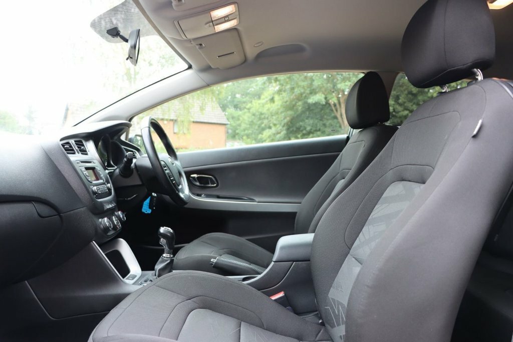 Kia Proceed Hatchback Silver #24