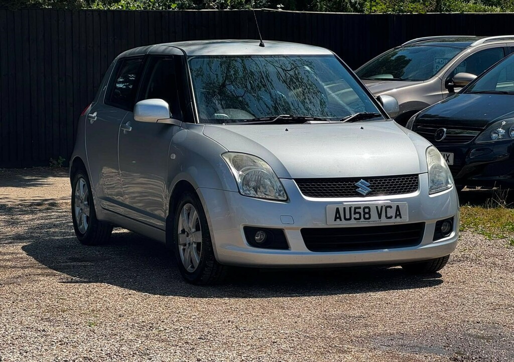 Suzuki Swift Hatchback Red #4
