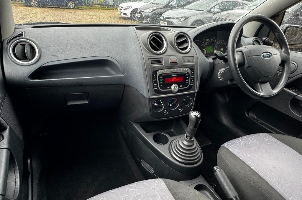 Ford Fiesta 1.4 Tdci Zetec Silver Hatch, 35 Tax, 62 Mpg Silver #3