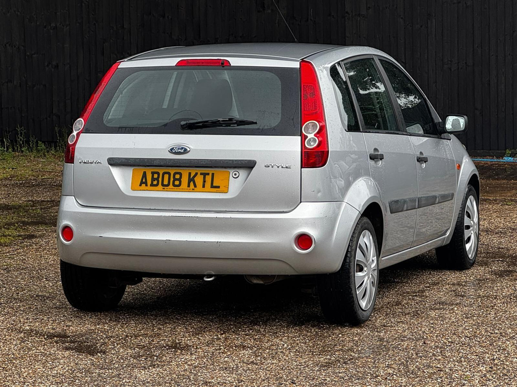 Ford Fiesta 1.4 Tdci Zetec Silver Hatch, 35 Tax, 62 Mpg Silver #17