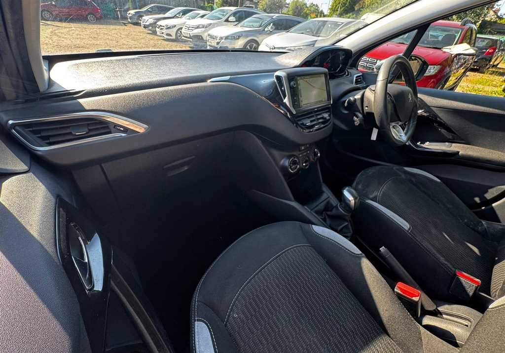 Peugeot 208 Hatchback Black #32