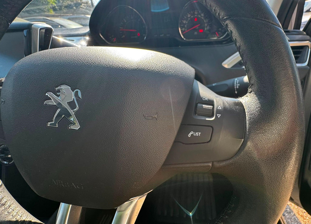 Peugeot 208 Hatchback Black #37