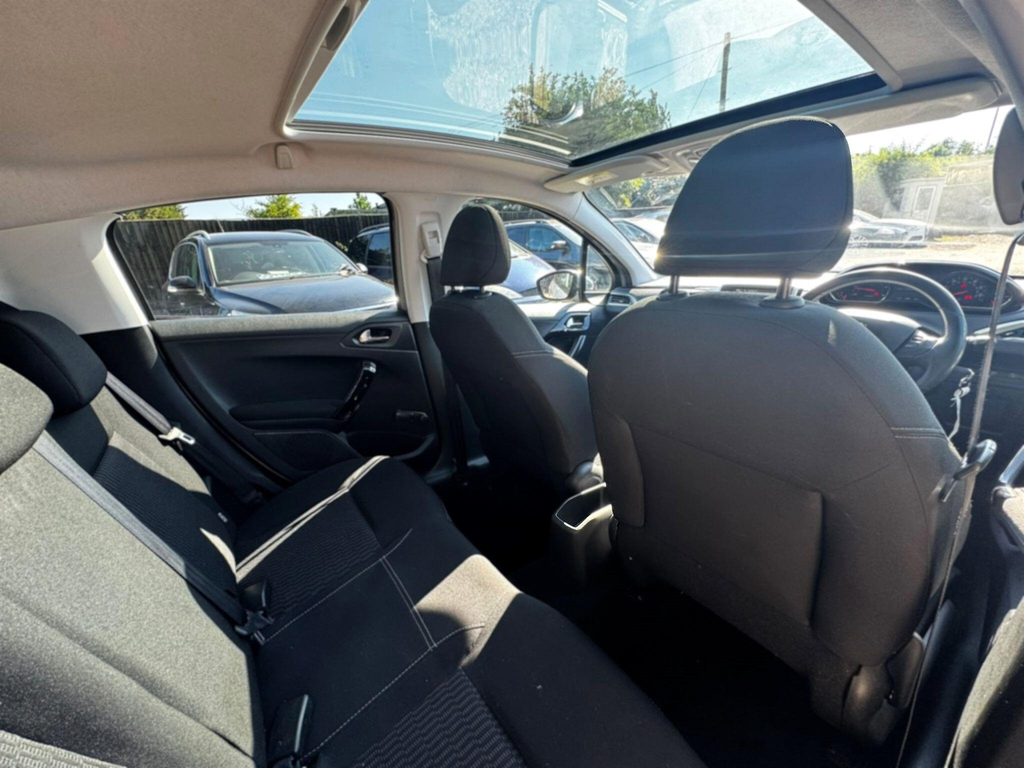 Peugeot 208 Hatchback Black #30