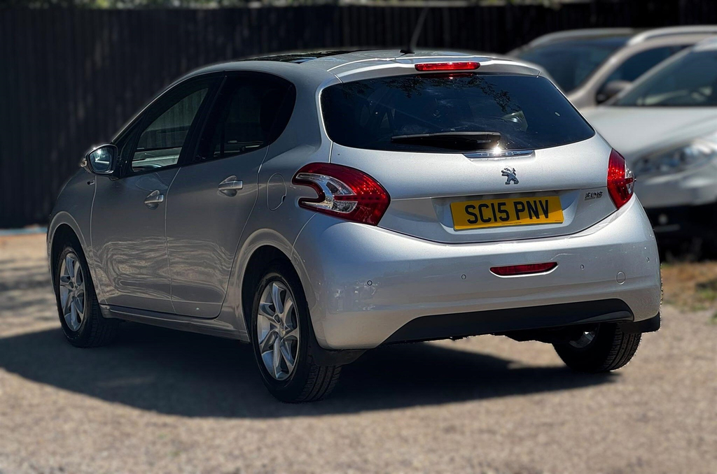 Peugeot 208 Hatchback Black #23