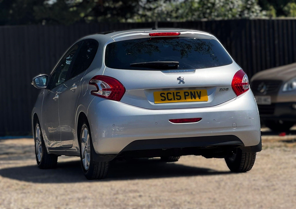 Peugeot 208 Hatchback Black #26
