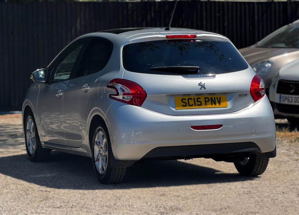 Peugeot 208 Hatchback Black #35
