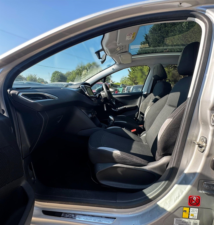 Peugeot 208 1.4 Hdi Style Euro 5  #3