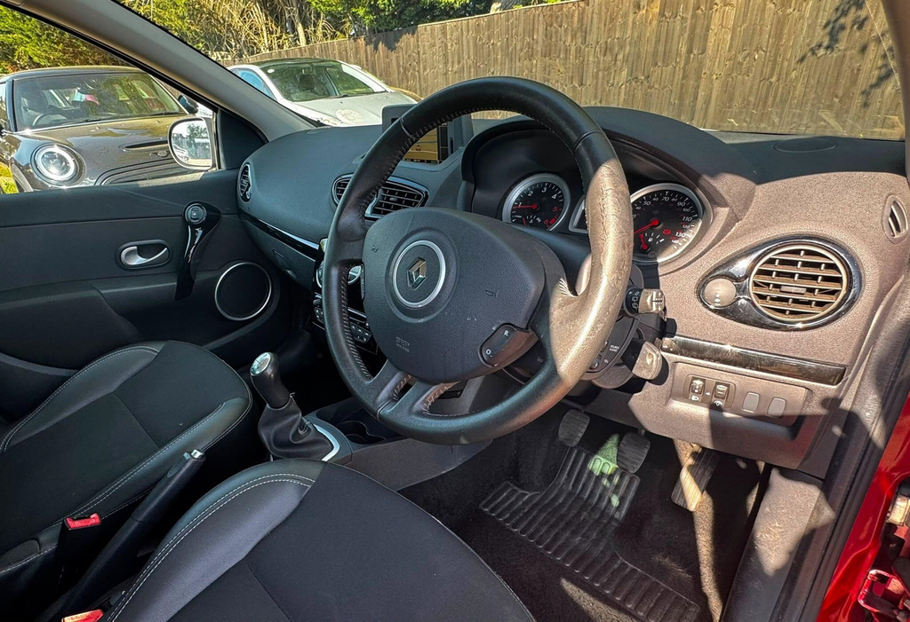 Renault Clio Hatchback Black #18