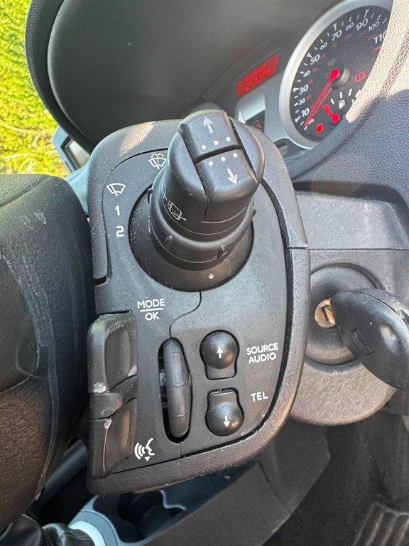 Renault Clio Hatchback Black #36