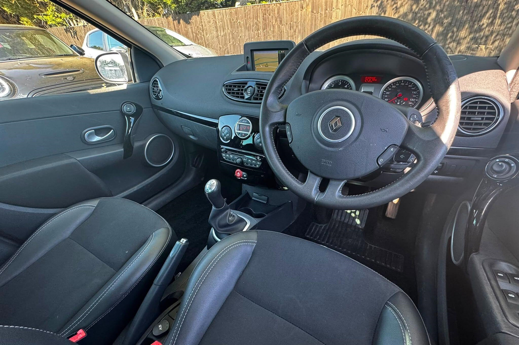 Renault Clio Hatchback Black #17