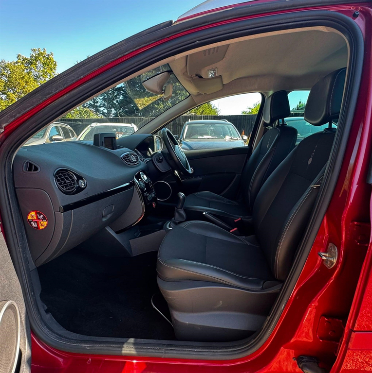 Renault Clio Hatchback Black #35