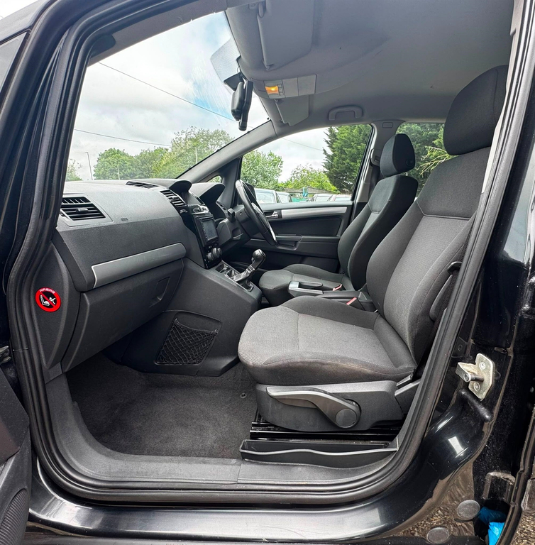 Vauxhall Zafira Exclusiv 2012 Black #38