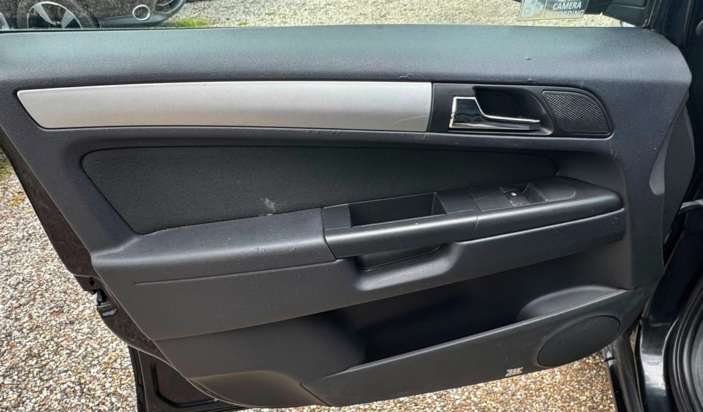 Vauxhall Zafira Exclusiv 2012 Black #26