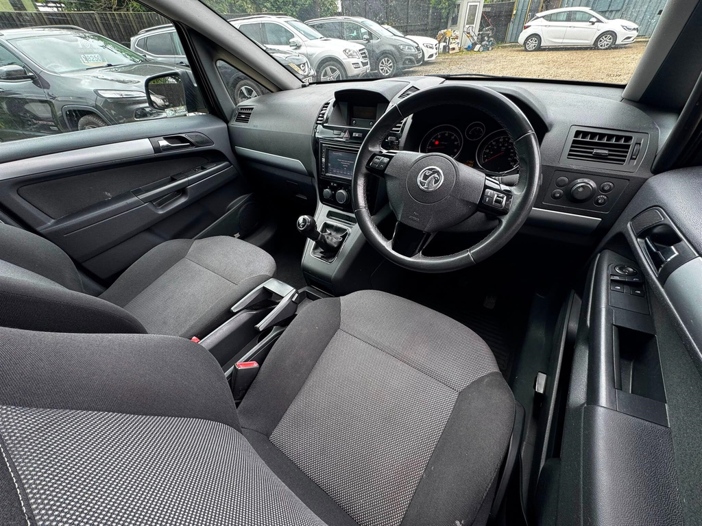 Vauxhall Zafira Exclusiv 2012 Black #32