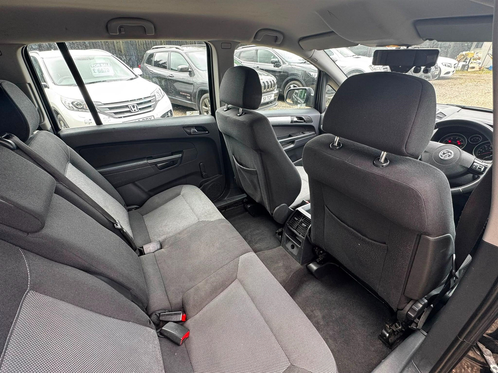 Vauxhall Zafira Exclusiv 2012 Black #31