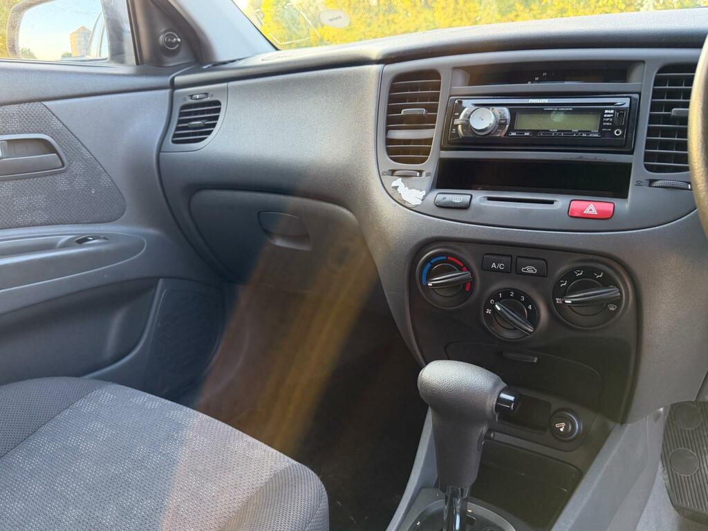 Kia RIO Hatchback Red #14