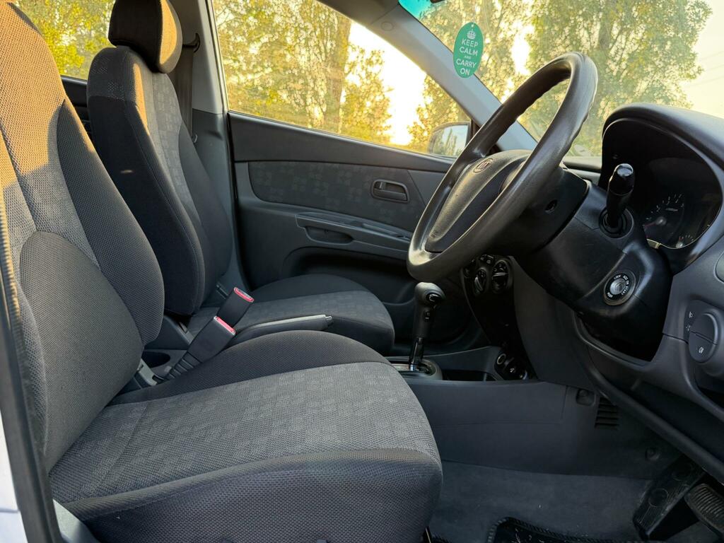 Kia RIO Hatchback Red #12
