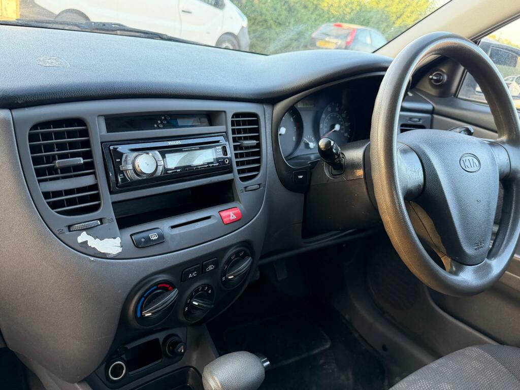 Kia RIO Hatchback Red #40
