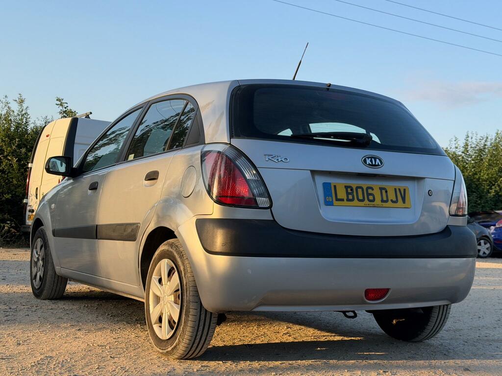 Kia RIO Hatchback Red #30