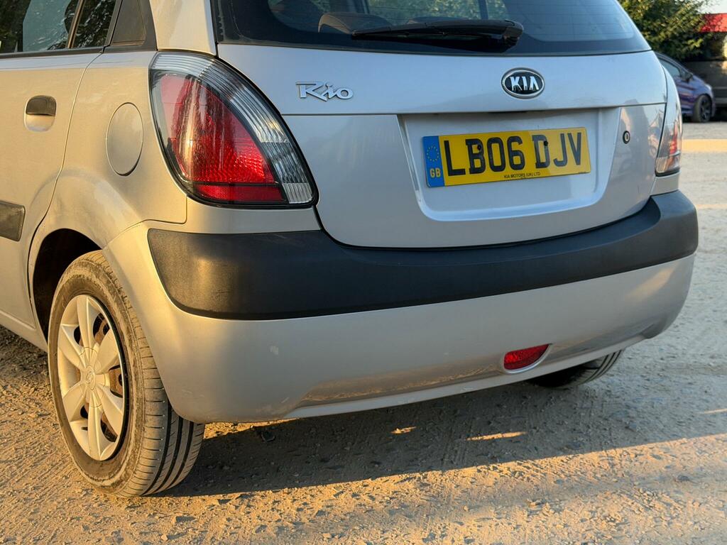 Kia RIO Hatchback Red #31