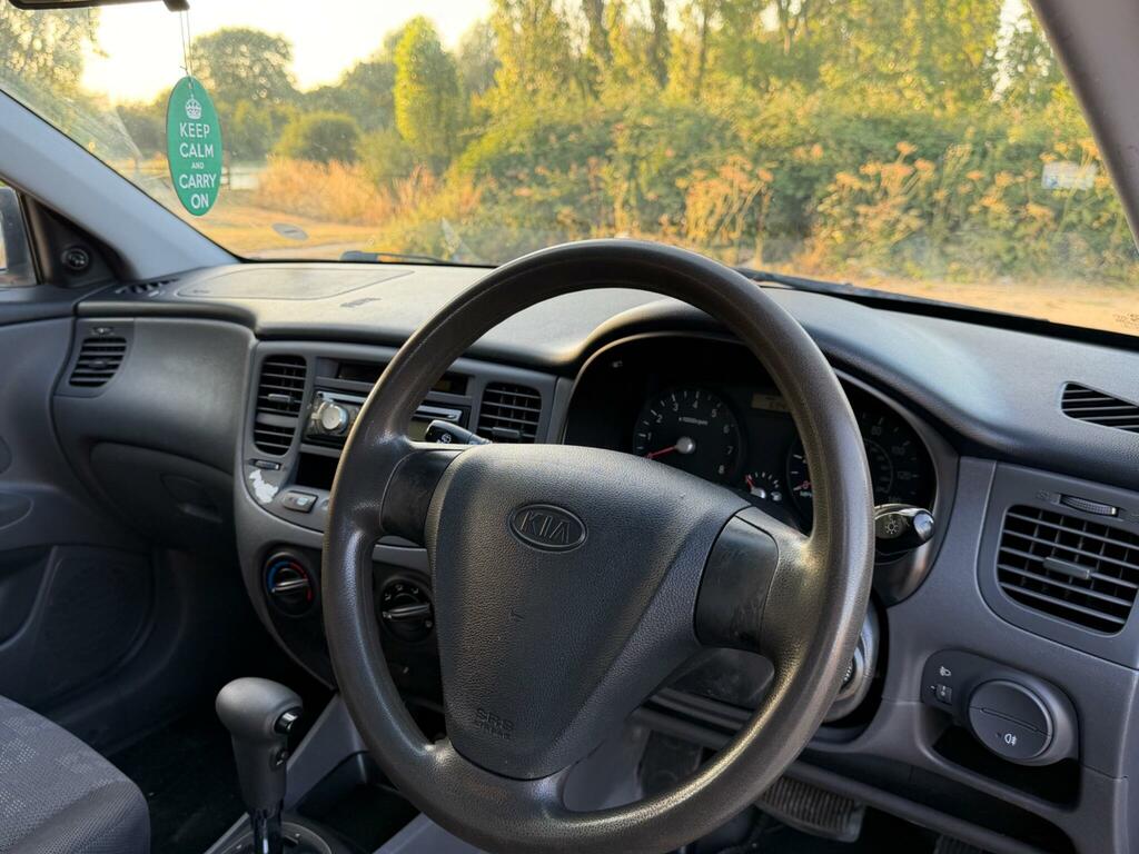 Kia RIO Hatchback Red #13