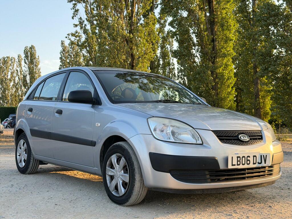Kia RIO Hatchback Red #9