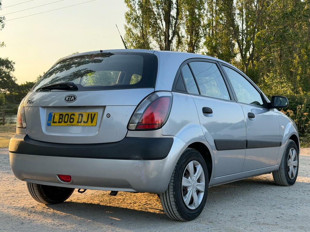 Kia RIO Hatchback Red #26