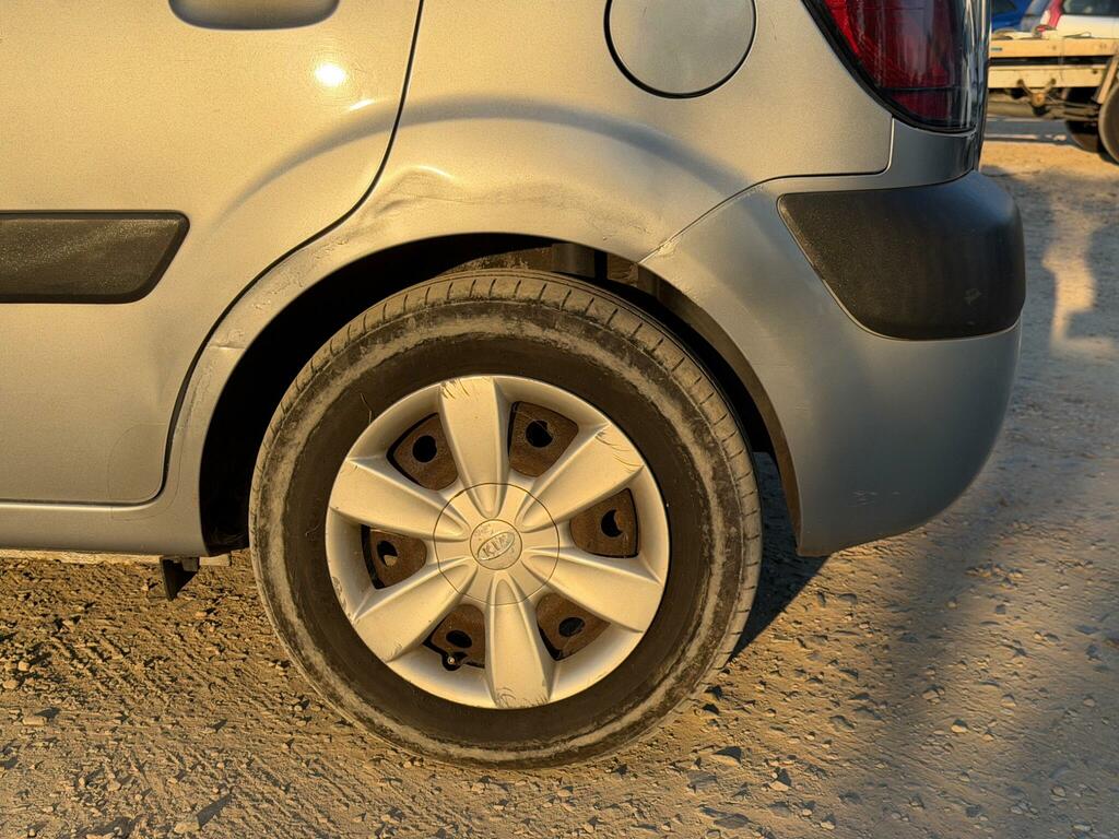 Kia RIO Hatchback Red #32