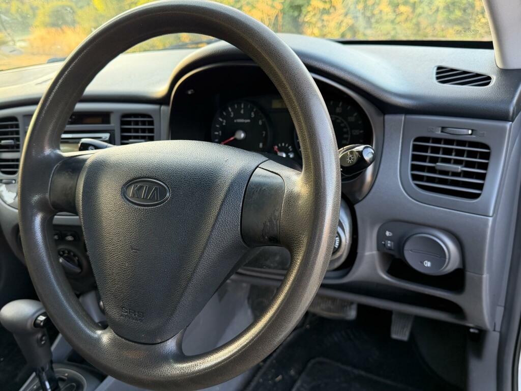 Kia RIO Hatchback Red #17