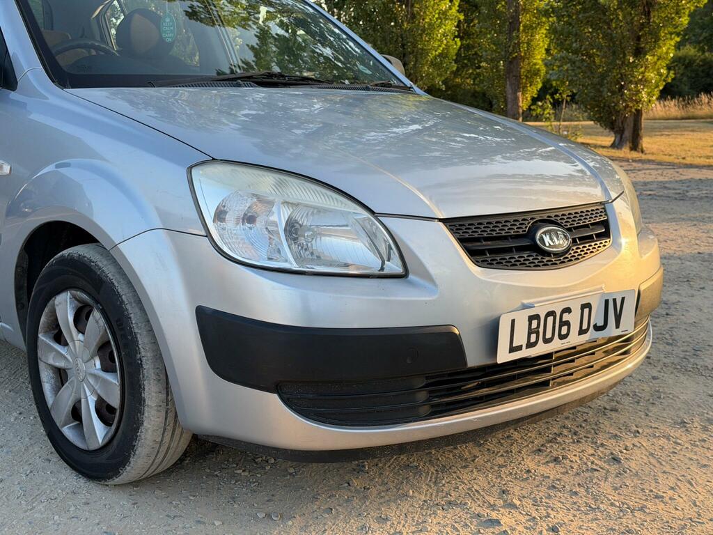 Kia RIO Hatchback Red #10