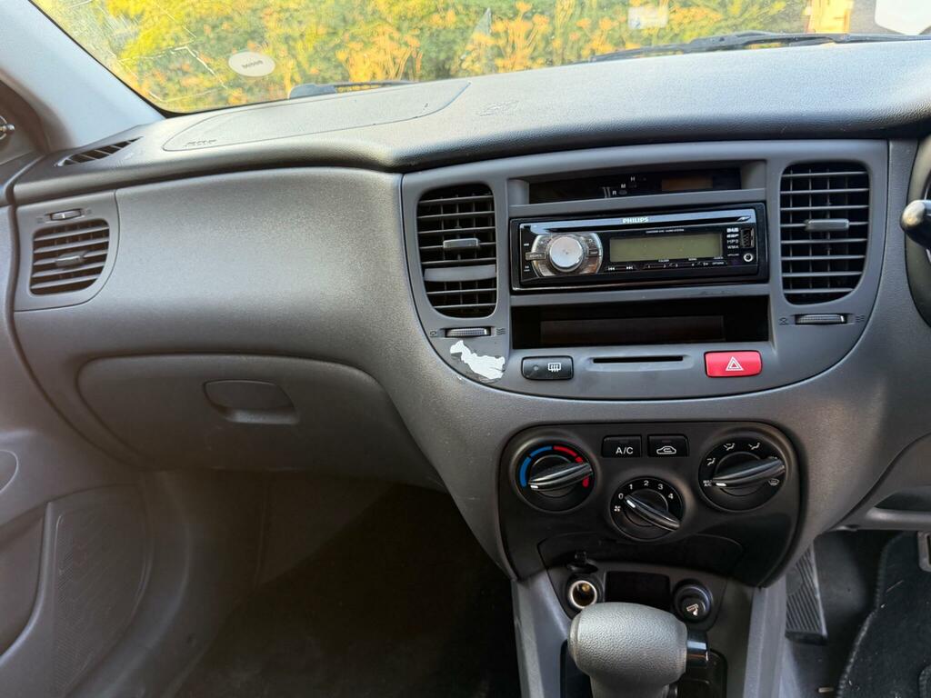 Kia RIO Hatchback Red #15