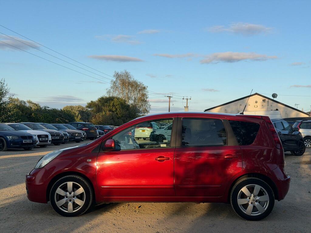 Nissan Note Tekna Red #4
