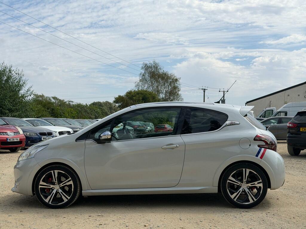 Peugeot 208 Gti White #4