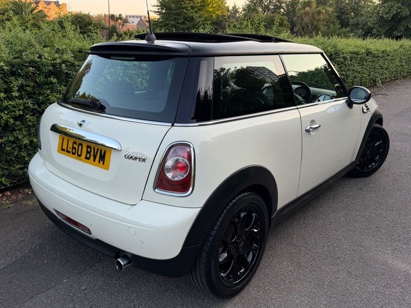 Mini Hatch 1.6 Cooper D Hatchback Euro 4 1 Black #2