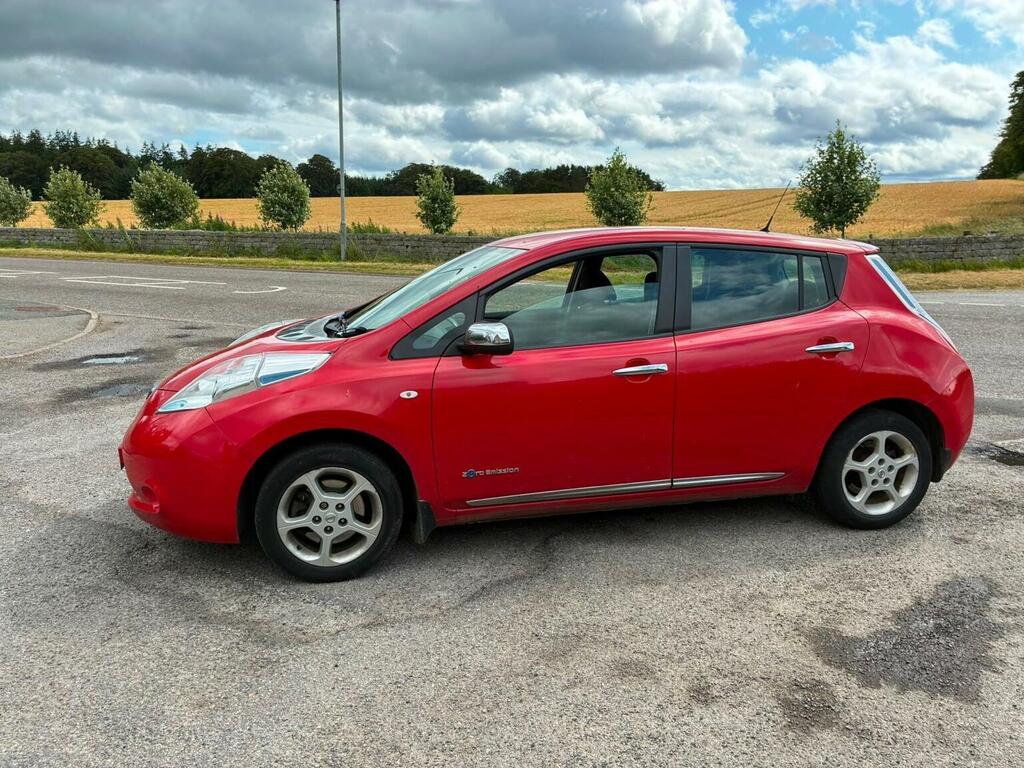 Nissan Leaf Hatchback Red #5