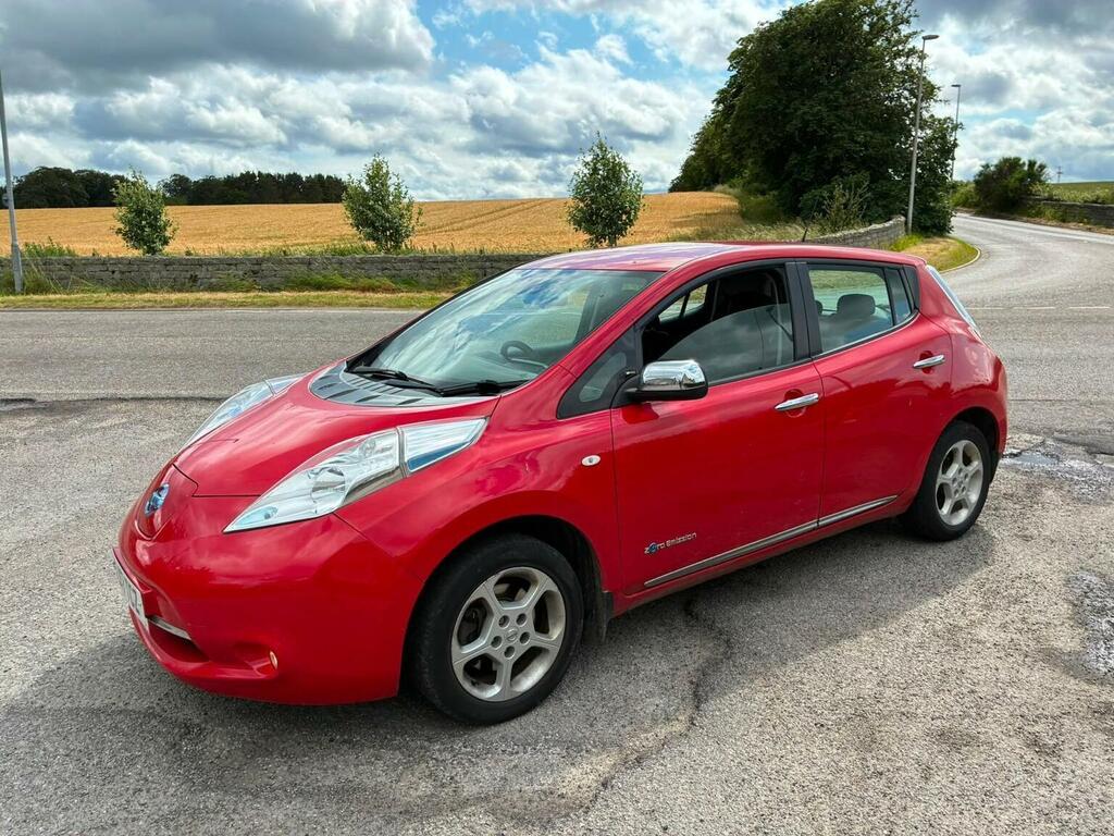 Nissan Leaf Hatchback Red