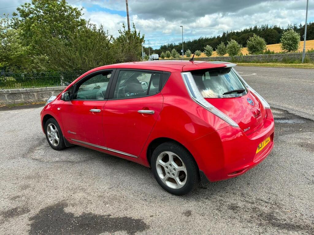 Nissan Leaf Hatchback Red #4