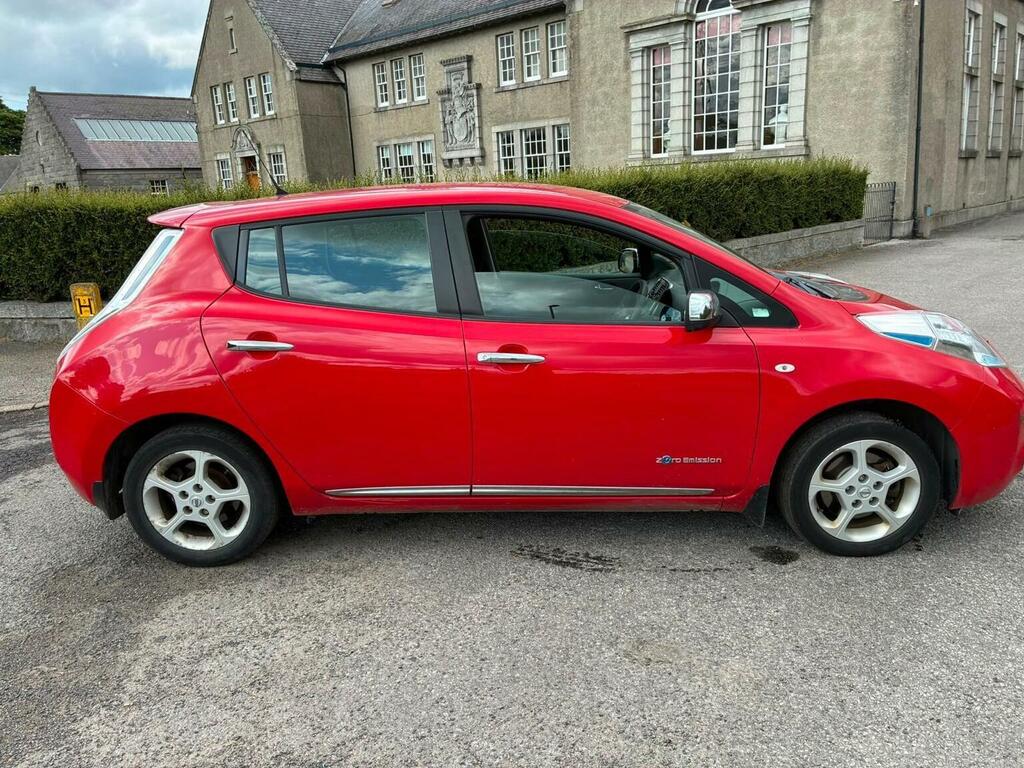 Nissan Leaf Hatchback Red #2