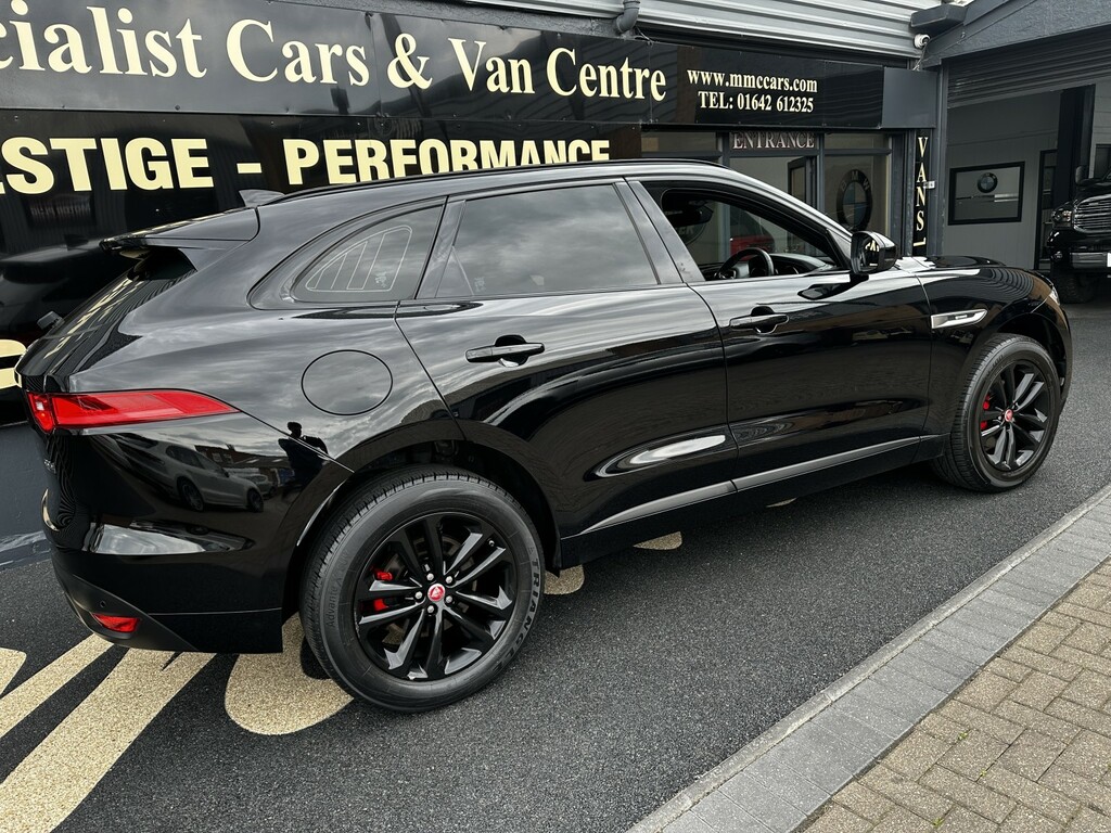 Jaguar F-Pace Suv 2.0 D180 R-sport 201919 CE19URG Black #3
