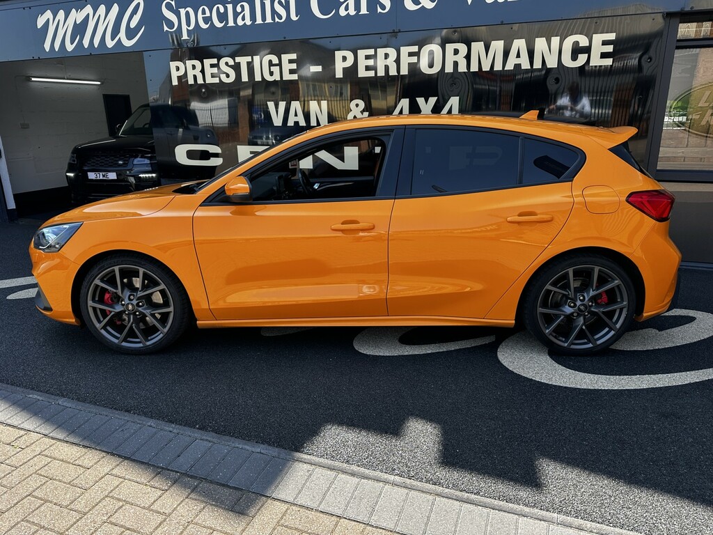 Ford Focus Hatchback 2.3 T Ecoboost St 201969 SV69RNO Orange